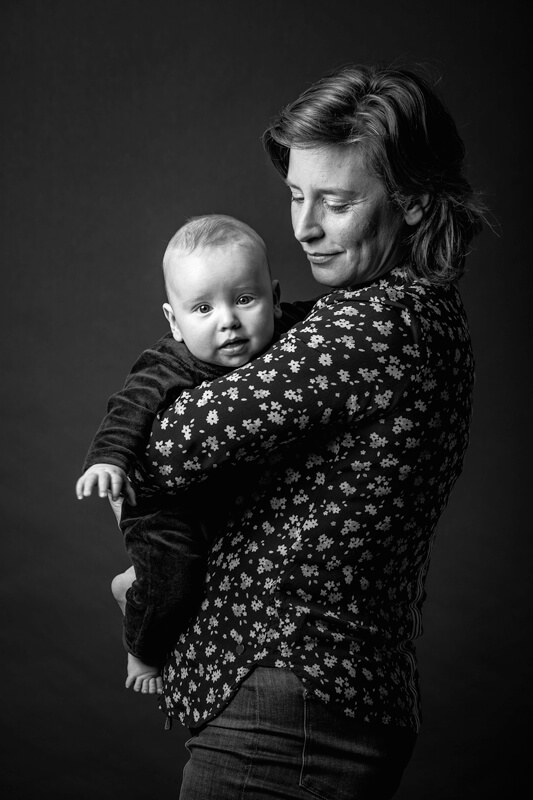 studioportret moeder met zoon